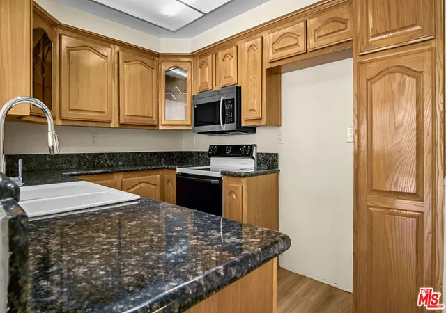Listing Photo 5 - Condo for sale in building located at 75 Carriage Wy, Pomona, CA 91766
