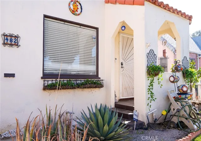 Photo 2 of Single family home for sale at 482 East 59th, Long Beach, CA 90805 | MLS# DW26200989 | Listing updated on 2026-10-04