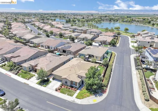 Photo 4 of Single family home for sale at 7295 Keyesport Way, Discovery Bay, CA 94505 | MLS# 41148200 | Listing updated on 2026-09-14