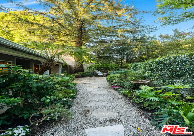 Photo 4 of Single family home for sale at 14633 Valley Vista Blvd, Sherman Oaks, CA 91403 | MLS# 26987471 | Listing updated on 2026-09-15