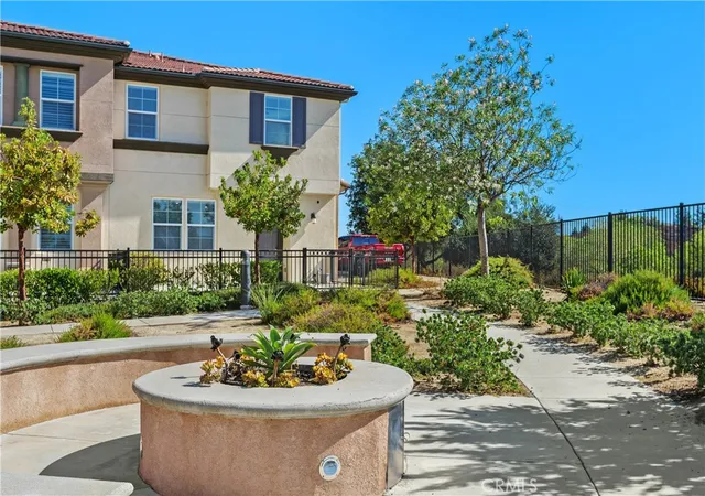 Photo 3 of Townhouse for sale at 40410 Calle Real, Murrieta, CA 92563 | MLS# SW26201029 | Listing updated on 2026-09-15