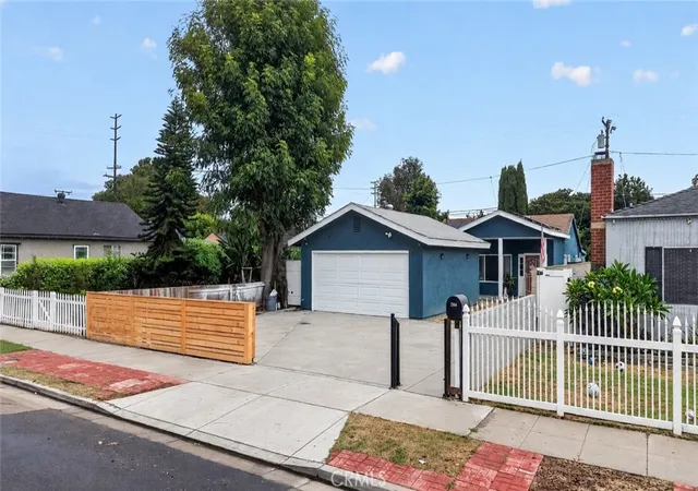Photo 2 of Single family home for sale at 2166 Fashion, Long Beach, CA 90810 | MLS# PW26200869 | Listing updated on 2026-10-04