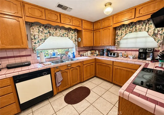 Photo 3 of Single family home for sale at 450 Oakvale, Oroville, CA 95966 | MLS# SN26200636 | Listing updated on 2026-09-15