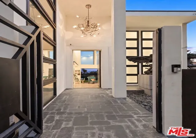 Photo 4 of Single family home for sale at 8380 Hollywood Blvd, Los Angeles, CA 90069 | MLS# 26987981 | Listing updated on 2026-09-14