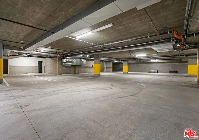 Listing Photo 4 - Condo for sale in building located at 820 S Wilton Pl, Los Angeles, CA 90005 - Unit #306