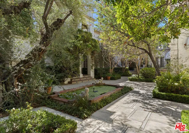 Photo 1 of Condo for sale at 450 N Sycamore Ave #4, Los Angeles, CA 90036 | MLS# 26987593 | Listing updated on 2026-09-14