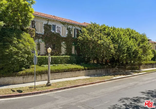 Photo 2 of Condo for sale at 450 N Sycamore Ave #4, Los Angeles, CA 90036 | MLS# 26987593 | Listing updated on 2026-09-14