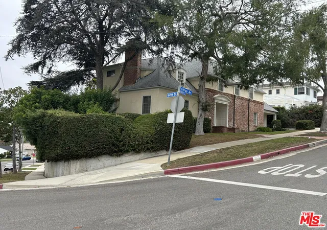 Photo 2 of Single family home for sale at 5975 S Citrus Ave, Los Angeles, CA 90043 | MLS# 26987183 | Listing updated on 2026-09-28