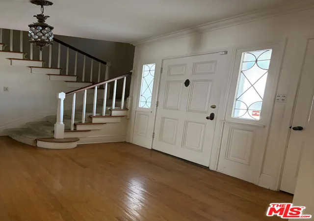 Photo 3 of Single family home for sale at 5975 S Citrus Ave, Los Angeles, CA 90043 | MLS# 26987183 | Listing updated on 2026-09-28