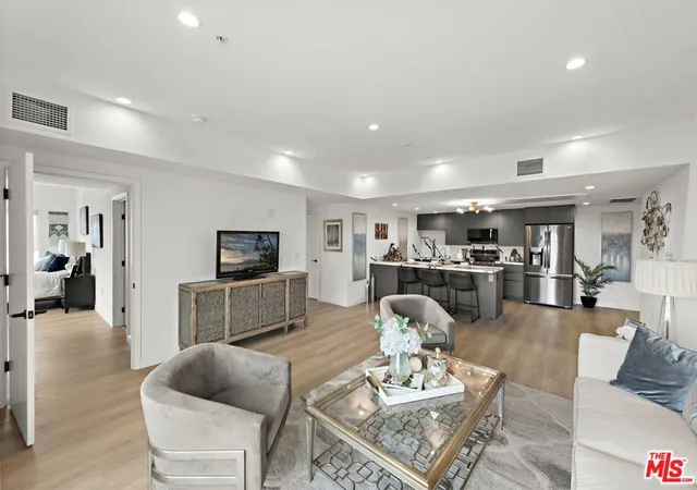 Photo 3 of Condo for sale at 321 S Oxford Ave #603, Los Angeles, CA 90020 | MLS# 26988163 | Listing updated on 2026-09-14