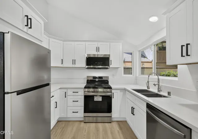 Photo 4 of Condo for sale at 22330 Victory Blvd #604, Woodland Hills, CA 91367 | MLS# P1-28831 | Listing updated on 2026-09-15