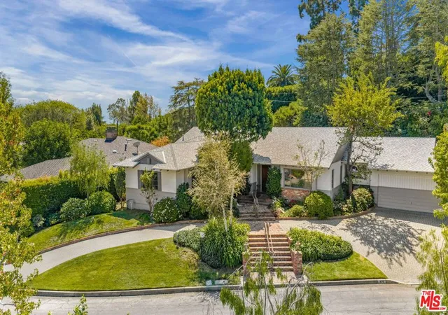 Photo 2 of Single family home for sale at 676 Elkins Rd, Los Angeles, CA 90049 | MLS# 26988053 | Listing updated on 2026-09-15