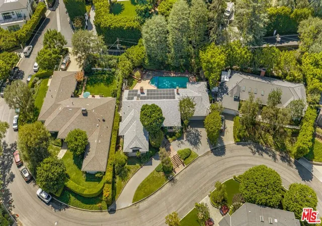 Photo 3 of Single family home for sale at 676 Elkins Rd, Los Angeles, CA 90049 | MLS# 26988053 | Listing updated on 2026-09-15