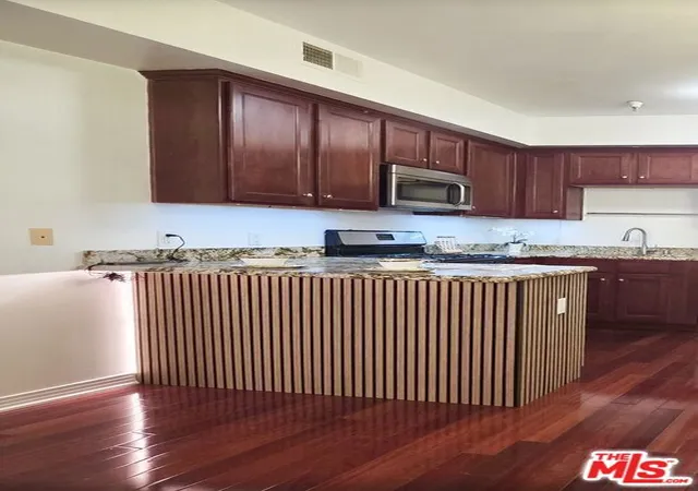 Photo 4 of Condo for sale at 1025 Dewey Ave #205, Los Angeles, CA 90006 | MLS# 26988145 | Listing updated on 2026-09-15
