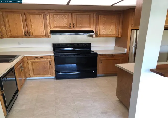 Listing Photo 4 - Condo for sale in building located at 1116 Fairlawn Ct, Walnut Creek, CA 94595 - Unit #3