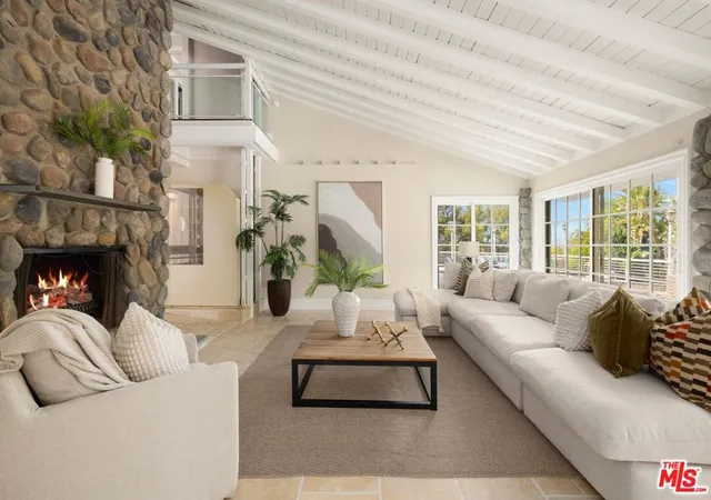 Photo 2 of Mansion for sale at 4615 White Oak Pl, Encino, CA 91316 | MLS# 26988105 | Listing updated on 2026-09-15