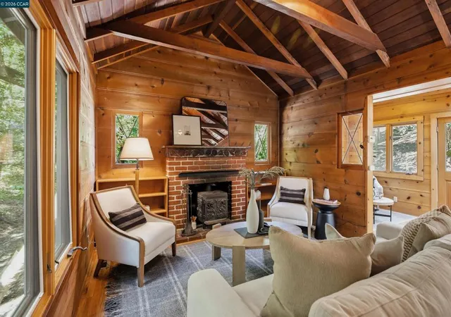Photo 25 of Sale Pending at 33 Oakwood, Orinda, CA 94563 | MLS# 41148217 | Listing updated on 2026-09-24