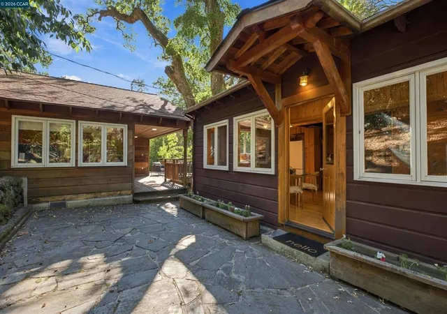 Photo 3 of Sale Pending at 33 Oakwood, Orinda, CA 94563 | MLS# 41148217 | Listing updated on 2026-09-24