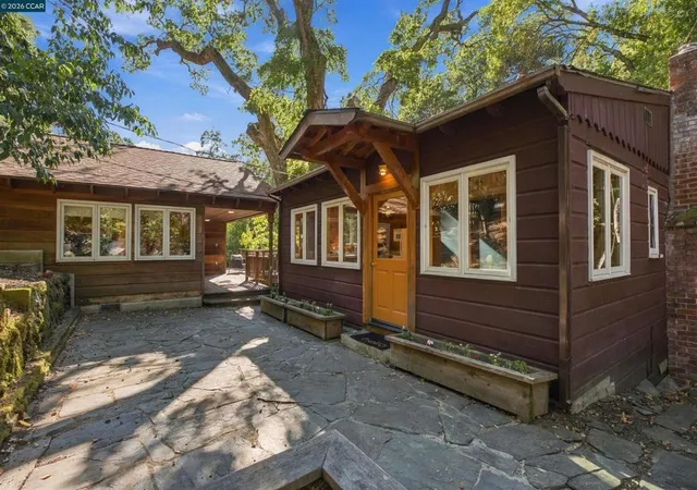 Photo 3 of Sale Pending at 33 Oakwood, Orinda, CA 94563 | MLS# 41148217 | Listing updated on 2026-09-24