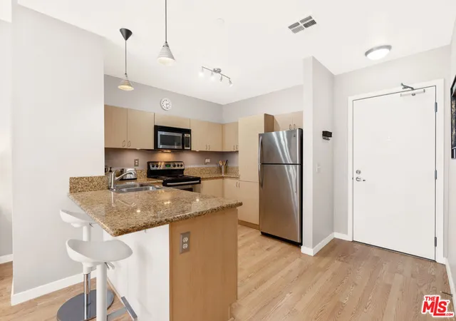 Photo 3 of Condo for sale at 630 W 6th Street #613, Los Angeles, CA 90017 | MLS# 26988223 | Listing updated on 2026-09-14