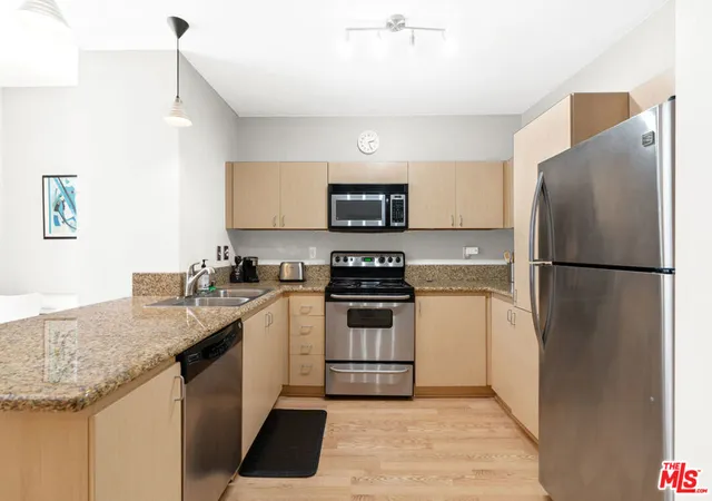 Photo 4 of Condo for sale at 630 W 6th Street #613, Los Angeles, CA 90017 | MLS# 26988223 | Listing updated on 2026-09-14