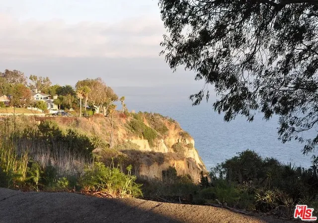 Photo 1 of Land for sale at 424 Via De La Paz, Pacific Palisades, CA 90272 | MLS# 26987957 | Listing updated on 2026-09-22