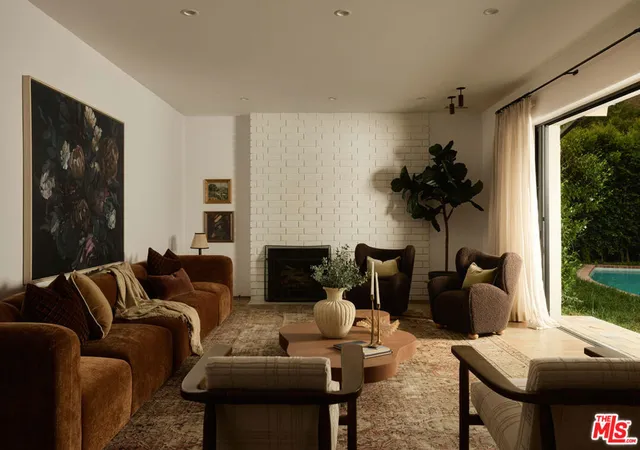 Photo 2 of Sale Pending at 1229 Chantilly Rd, Los Angeles, CA 90077 | MLS# 26988109 | Listing updated on 2026-10-06