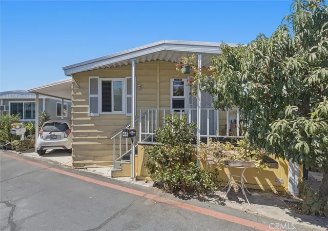 Photo 2 of Manufactured home for sale at 1850 W Orangethorpe Ave #44, Fullerton, CA 92833 | MLS# OC26200305 | Listing updated on 2026-10-07