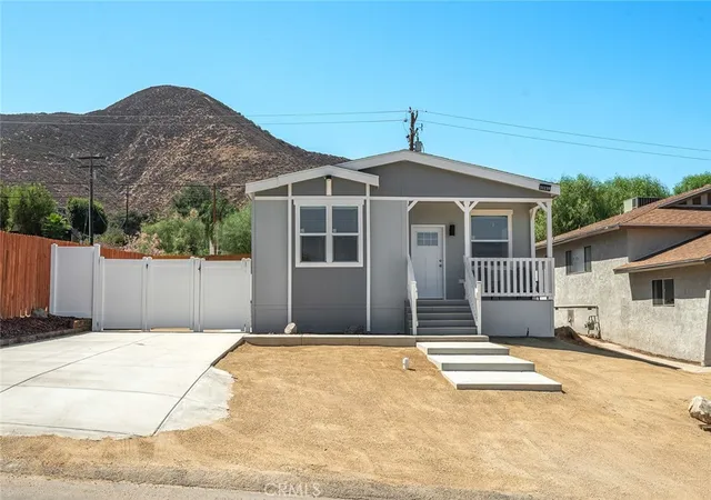 Photo 2 of Sale Pending at 33239 Adelfa, Lake Elsinore, CA 92530 | MLS# IG26200918 | Listing updated on 2026-10-03