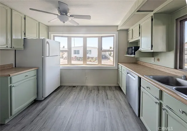 Photo 3 of Manufactured home for sale at 432 S Harbor Blvd #143, Santa Ana, CA 92704 | MLS# GD26201272 | Listing updated on 2026-09-14