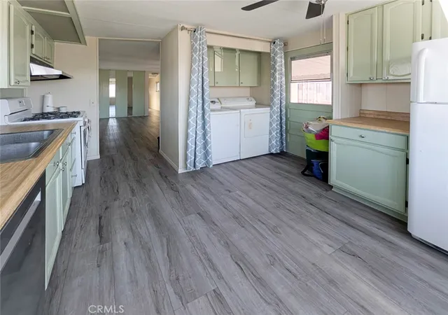 Photo 4 of Manufactured home for sale at 432 S Harbor Blvd #143, Santa Ana, CA 92704 | MLS# GD26201272 | Listing updated on 2026-09-14