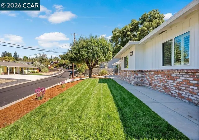 Photo 3 of Single family home for sale at 8 Ramona Dr, Orinda, CA 94563 | MLS# 41148220 | Listing updated on 2026-09-21
