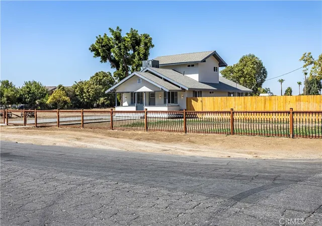 Photo 3 of Single family home for sale at 1700 Lotus Ln, Bakersfield, CA 93307 | MLS# SR26201206 | Listing updated on 2026-09-15