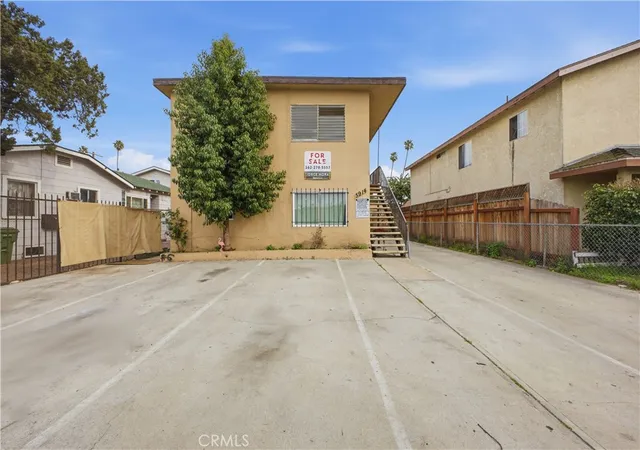 Listing Photo 5 - Condo for sale in building located at 5914 S Hoover, Los Angeles, CA 90044