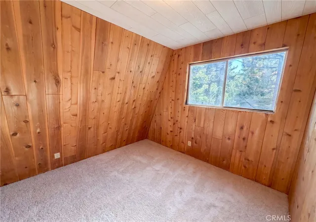 Photo 3 of Single family home for sale at 577 Oak Knoll, Green Valley Lake, CA 92341 | MLS# IV26201312 | Listing updated on 2026-09-15