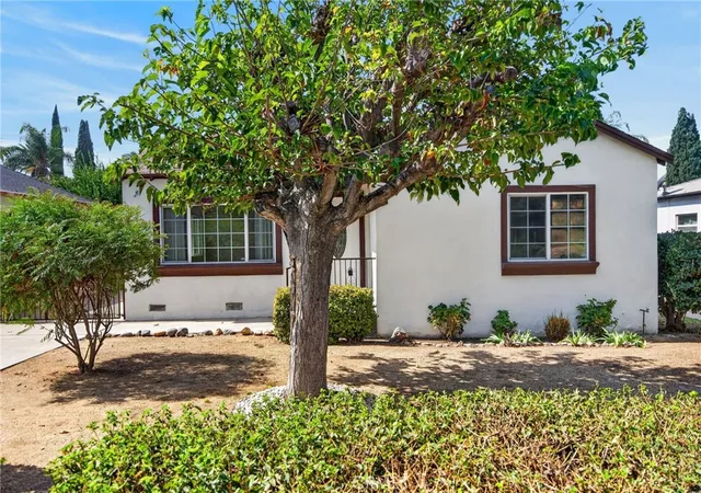 Photo 1 of Single family home for sale at 4330 Oakwood Pl, Riverside, CA 92506 | MLS# IV26201315 | Listing updated on 2026-09-16