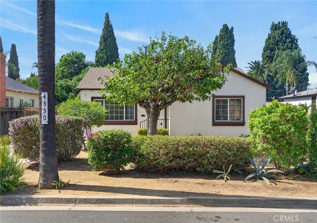 Photo 2 of Single family home for sale at 4330 Oakwood Pl, Riverside, CA 92506 | MLS# IV26201315 | Listing updated on 2026-09-16