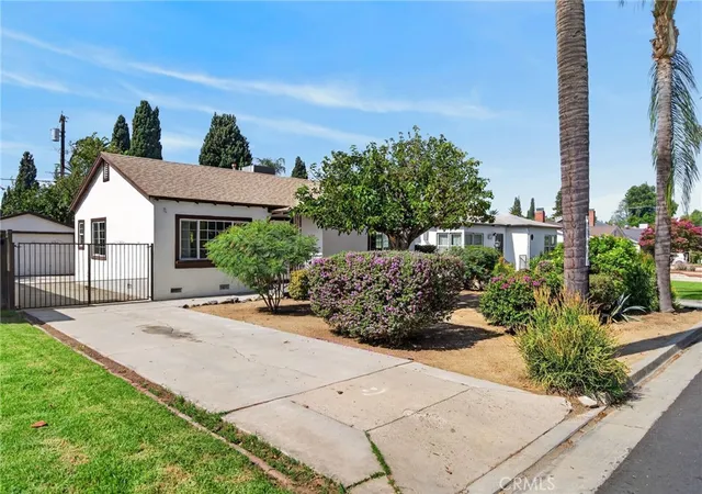 Photo 3 of Single family home for sale at 4330 Oakwood Pl, Riverside, CA 92506 | MLS# IV26201315 | Listing updated on 2026-09-16