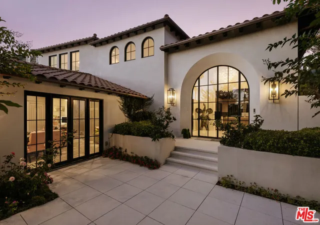 Single family home for sale at 1445 Via Cresta, Pacific Palisades, CA 90272 | MLS# 26926175