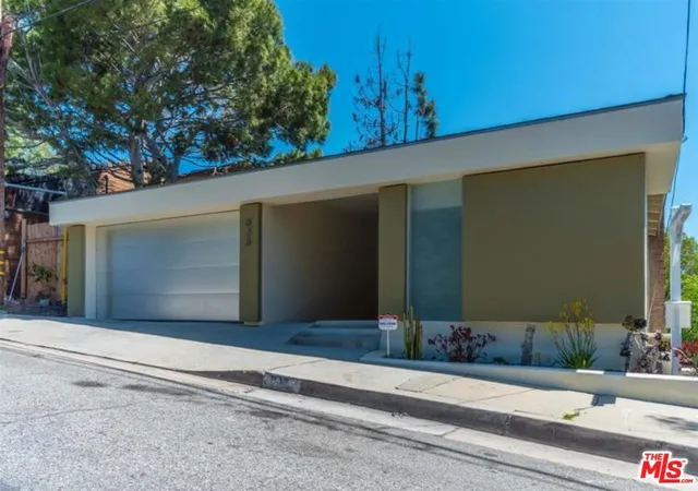 Photo 1 of Land for sale at 838 N Las Casas Ave, Pacific Palisades, CA 90272 | MLS# 26987443 | Listing updated on 2026-09-14
