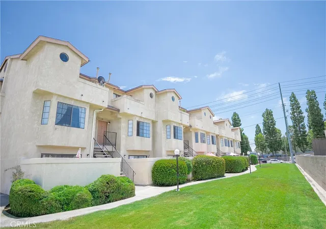 Photo 4 of House for sale at 8071 Garfield, Huntington Beach, CA 92646 | MLS# OC26189867 | Listing updated on 2026-09-14