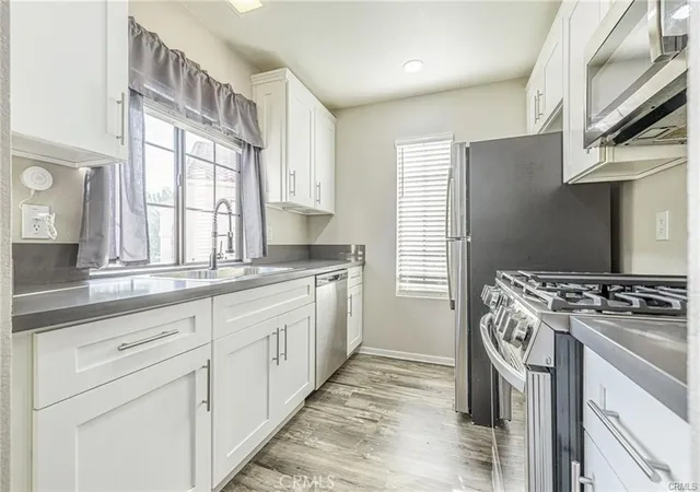 Listing Photo 4 - Condo for sale in building located at 2554 Olive, Palmdale, CA 93550 - Unit #82
