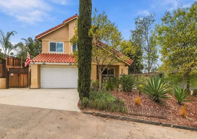 Photo 3 of Single family home for sale at 809 Sol Vista, Escondido, CA 92025 | MLS# NDP2608635 | Listing updated on 2026-09-15