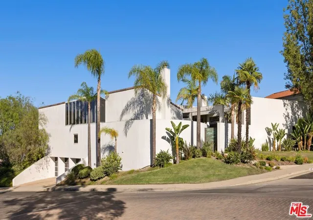 Photo 2 of Mansion for sale at 11975 Crest Pl, Beverly Hills, CA 90210 | MLS# 26988147 | Listing updated on 2026-09-15