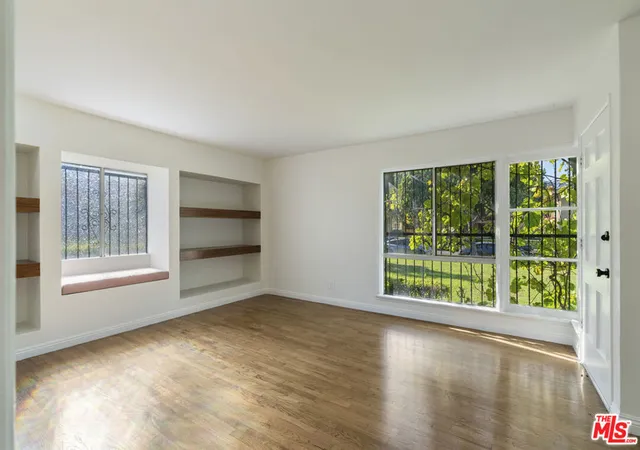 Listing Photo 4 - Condo for sale in building located at 5641 Clemson St, Los Angeles, CA 90016
