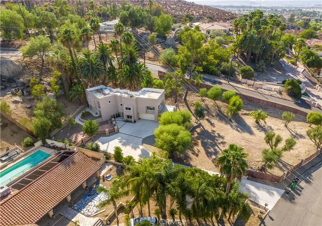 Photo 2 of Single family home for sale at 40325 Pageant Pl, Hemet, CA 92544 | MLS# SW26201279 | Listing updated on 2026-09-15