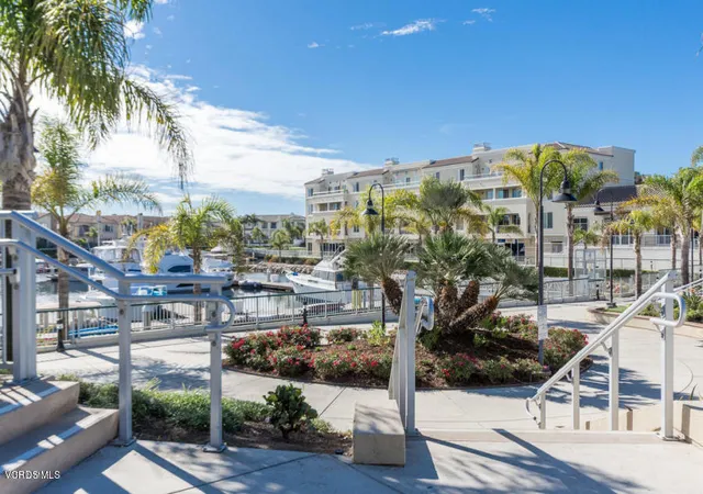 Photo 4 of Condo for sale at 4268 Tradewinds Dr, Oxnard, CA 93035 | MLS# V1-38729 | Listing updated on 2026-09-15