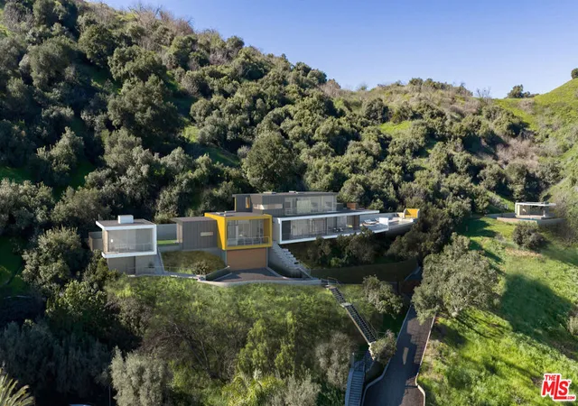 Photo 2 of Mansion for sale at 12340 Viewcrest Rd, Studio City, CA 91604 | MLS# 26988359 | Listing updated on 2026-09-16