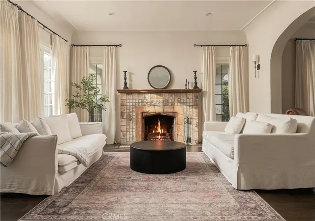Photo 3 of Single family home for sale at 911 S Victoria Ave, Los Angeles, CA 90019 | MLS# SR26201484 | Listing updated on 2026-09-15