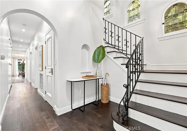 Photo 4 of Single family home for sale at 911 S Victoria Ave, Los Angeles, CA 90019 | MLS# SR26201484 | Listing updated on 2026-09-15